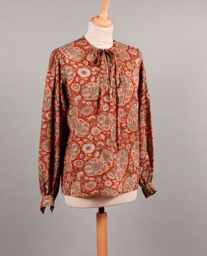 null Yves SAINT LAURENT Rive Gauche circa 1976-1978

Blouse d'inspiration gipsy en...