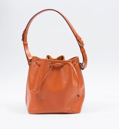 null Louis VUITTON 

Sac « Noé » petit modèle n°AR0967 en cuir épi camel, intérieur...