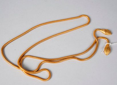 null Ceinture-sautoir serpent tobogaz en métal doré. Vers 1930/1960. Long. 125 c...