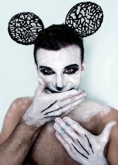 Brice HARDELIN Brice HARDELIN - Mickey is a Joker

Rodolphe, Paris 2010

70x50cm

Color...