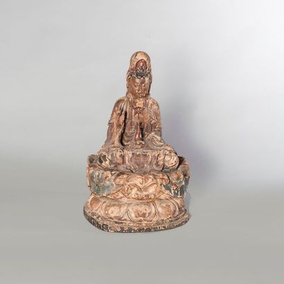 null Bouddha tenant un vase en bois

Il est figuré assis sur un lotus, traces de...