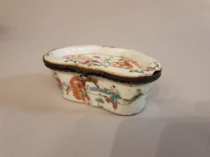 null Boite de grillon en porcelaine; monture en métal. Canton