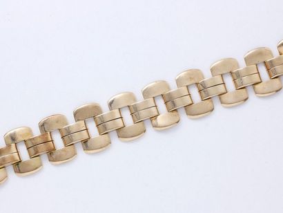 null Bracelet articulé en or 750 millièmes, composé d'une suite de maillons galbés....