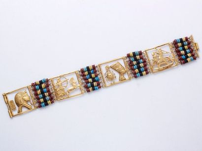 null Bracelet en or 750 millièmes, composé de 4 motifs carrés ajourés à décor égyptien...