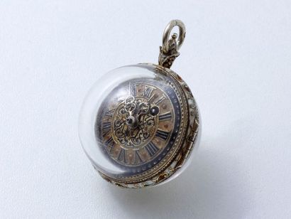 null Montre pendentif en vermeil 800 millièmes et cristal de roche. Boîtier sphérique...