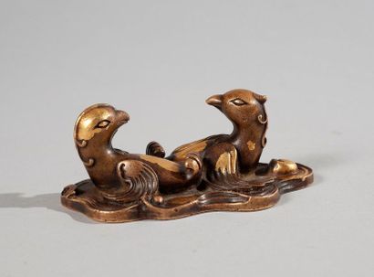 Presse-papier en bronze à décor de deux canards...