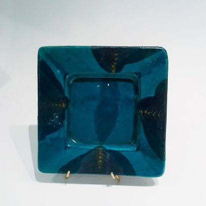 null Vide poche de forme carrée, en céramique glaçurée à décor de camaïeu de bleus,...