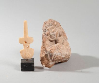 null Fragment en pierre anatolé représentant un buste de femme Haut. : 11 cm - Larg....