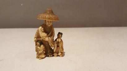 null Okimono ivoire "femme au chapeau et enfant"