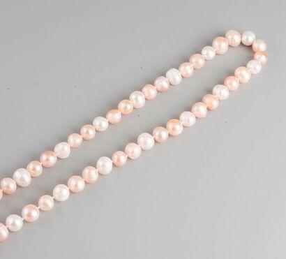 null Rang de perles d'eau douce baroques (Environ 51 perles). Fermoir métal. Long.:...