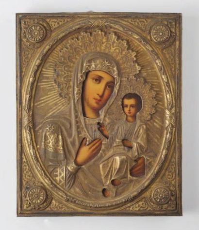 null Icône russe représentant une Vierge à l'enfant dans un cadre en métal gravé....