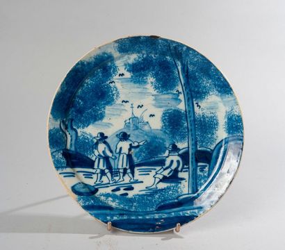 null DELFT

Assiette en faïence à décor en camaïeu bleu de trois hommes dans un paysage.

XVIIIe...