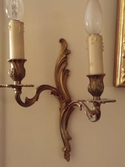 null Paire d’appliques en bronze doré.

Style Louis XV.

Haut. : 28 cm

