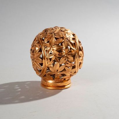 null Robert GOOSSENS (1927-2016)

Brule-parfum boule ajouré en bronze doré à décor...