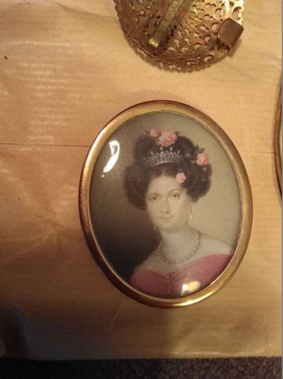 null Ecole FRANCAISE vers 1820-1830

Portrait de femme au diadème et au bustier rose

Miniature...