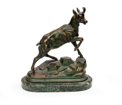 null D’APRES JULES MOIGNEZ

Isard 

Bronze patiné.

Haut. : 30 cm

Socle ovale en...