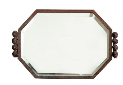 null TRAVAIL FRANCAIS VERS 1930

Miroir octogonal en fer forgé à décor de rosaces...