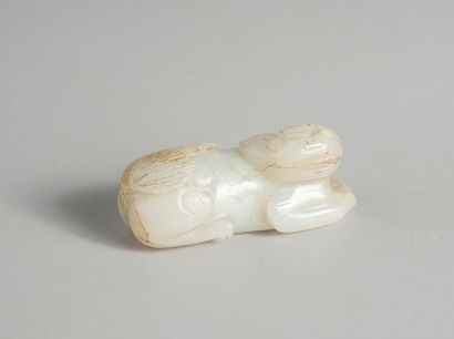  SUJET EN JADE BLANC celadonné représentant un qilin. 
Chine. XIXe 
L : 5,5 cm