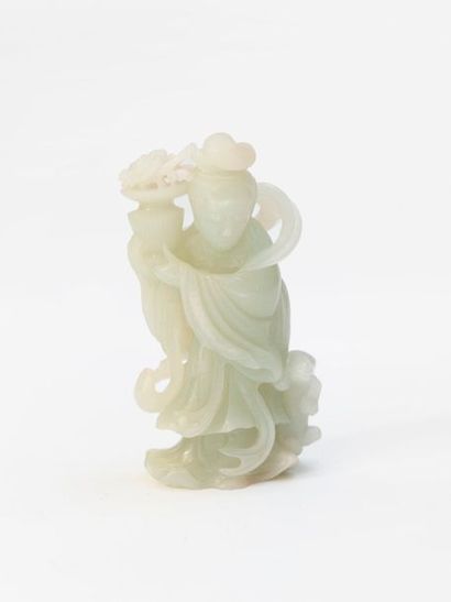 null Sujet en jade céladon représentant la déesse Ma Gu tenant un panier de fleurs....