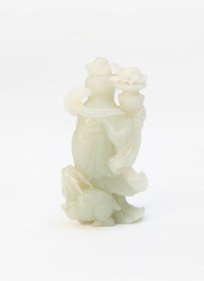 null Sujet en jade céladon représentant la déesse Ma Gu tenant un panier de fleurs....
