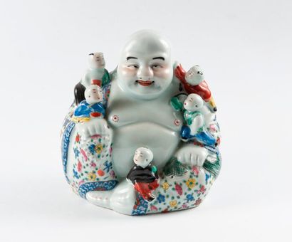 null Chine, Bouddha de prospérité en porcelaine émaillé

(en l'état sans réclamation)...