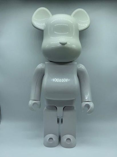 Bearbrick Prototype Blanc 1000%



Figurine en vinyle peint 

Empreinte sous le pied

Avec...