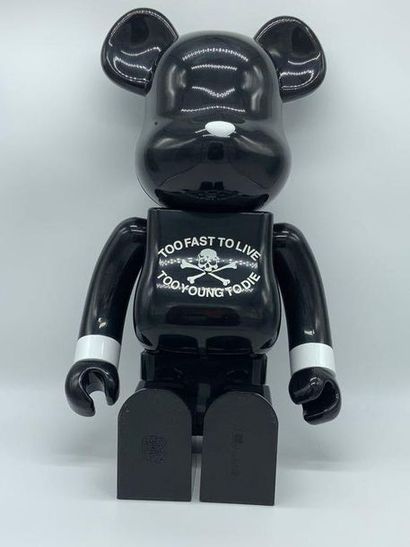 Bearbrick Mastermind Japan 1000%, 2006 



Figurine en vinyle peint 

Empreinte sous...