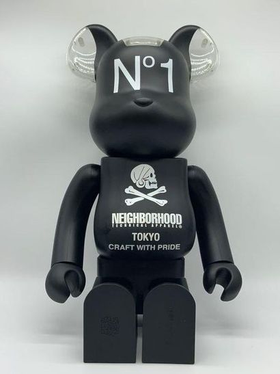Bearbrick NEIGHBORHOOD N°1 1000%, 2016 



Figurine en vinyle peint 

Empreinte sous...