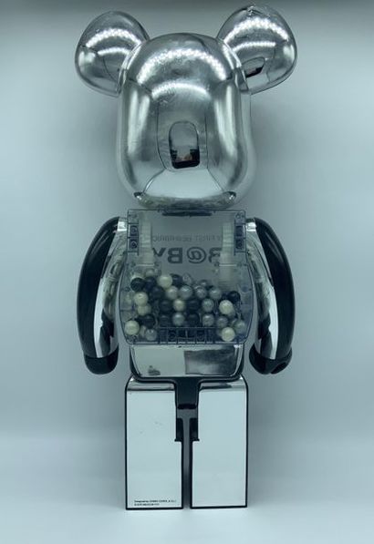 Bearbrick Baby "My First Bearbrick" 1000%

(Noir et Argent), 2010 



Figurine en...