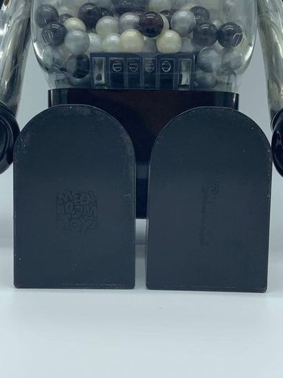 Bearbrick Baby "My First Bearbrick" 1000%

(Noir et Argent), 2010 



Figurine en...