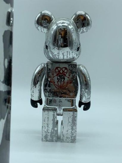Bearbrick Pushead Silver 400%, 2005 



Figurine en vinyle peint 

Empreinte sous...