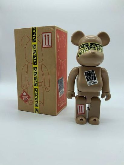 Bearbrick Staple Jeff 400%, 2010 



Figurine en vinyle peint 

Empreinte sous les...