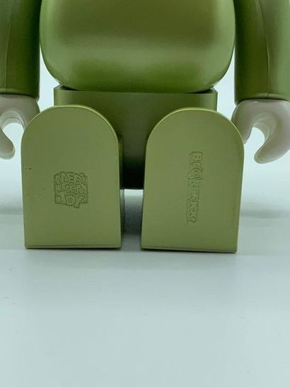 Bearbrick iBear 400% (Vert)



Figurine en vinyle peint 

Empreinte sous les pieds

Avec...