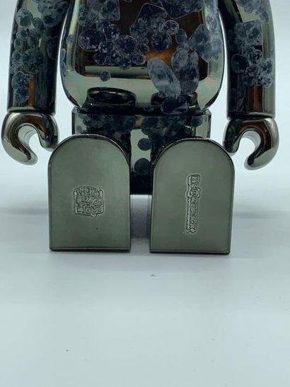 Bearbrick Matt Black 400%, 2009 



Figurine en vinyle peint 

Empreinte sous les...