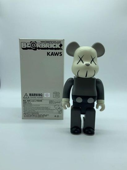 KAWS / Bearbrick KAWS 400% (Gris), 2002 



Figurine en vinyle peint 

Empreinte...