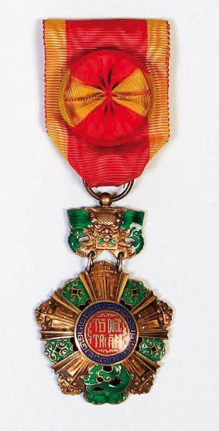 null VIETNAM Ordre National (créé en 1950). Etoile de Chevalier. Vermeil, émail,...