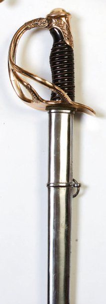 null SABRE D'OFFICIER DE CAVALERIE LÉGÈRE MODÈLE 1822-83 Poignée en corne avec filigrane....