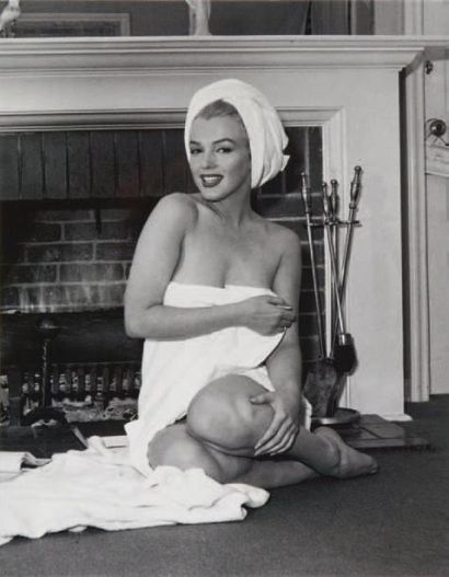 DIENES André de (1913-1985) Marilyn Monroe assise Tirage argentique d'époque, numéroté...