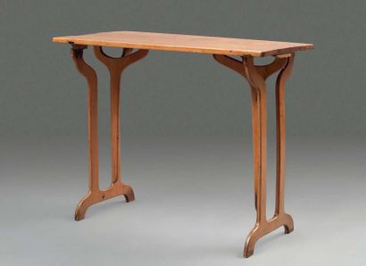 THONET, vers 1900 Table de salon, pliante de forme rectangulaire, reposant sur un...