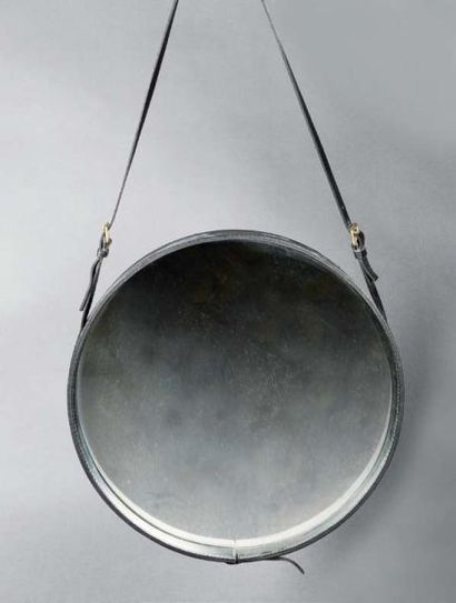 ADNET Jacques dans le goût de, vers 1960 Miroir circulaire gainé de cuir noir Diamètre:...