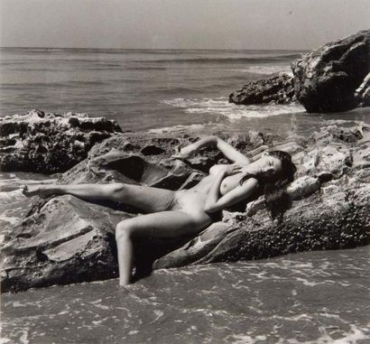DIENES André de (1913-1985) Nu Tirage argentique d'époque, cachet du photographe...