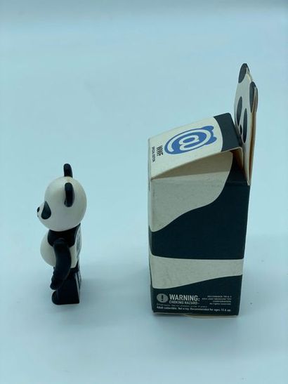 Be@rbrick Be@rbrick 

WWF Milk 100%, 2007 



Figurine en vinyle peint 

Avec sa...