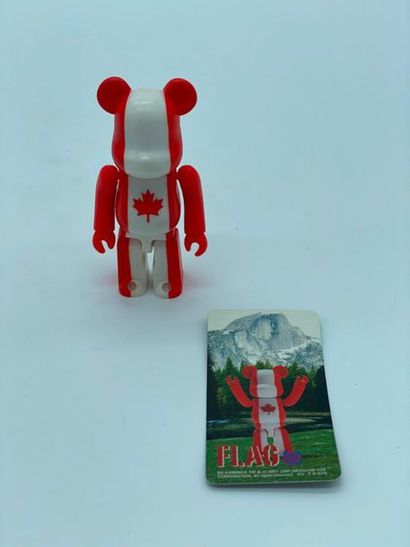 Be@rbrick Be@rbrick 

Series 10 – Canada (Flag) 100%, 2005



Figurine en vinyle...