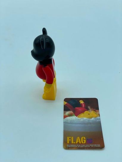 Be@rbrick Be@rbrick 

Series 11 – Germany (Flag) 100%, 2005



Figurine en vinyle...