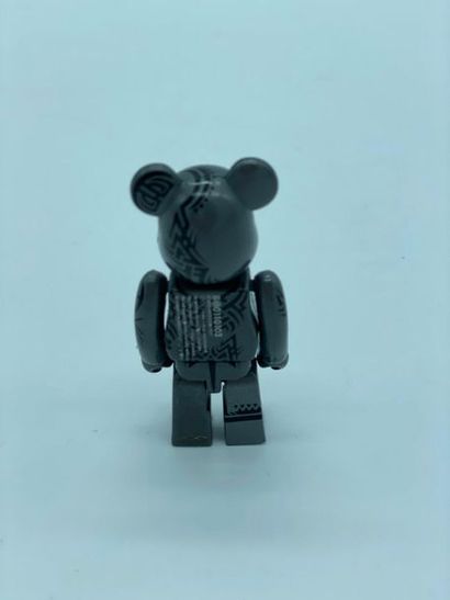 Be@rbrick Be@rbrick 

Series 11 – (Pattern) 100%, 2005



Figurine en vinyle peint...