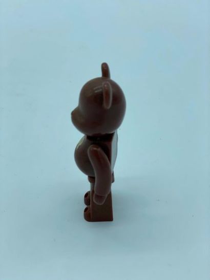 Be@rbrick Be@rbrick 

Series 12 – R (Basic) 100%, 2006



Figurine en vinyle peint...