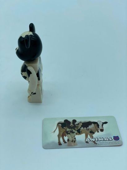 Be@rbrick Be@rbrick 

Series 12 – Cow (Animal) 100%, 2006



Figurine en vinyle peint...