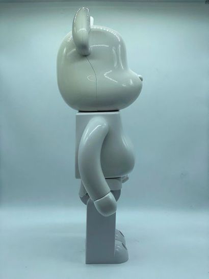 Be@rbrick Be@rbrick 

Prototype Blanc 1000%



Figurine en vinyle peint 

Empreinte...