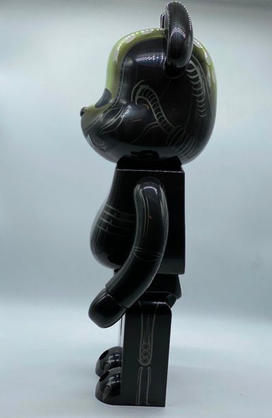 Be@rbrick Be@rbrick 

Alien 1000%, 2017



Figurine en vinyle peint 

Empreinte sous...