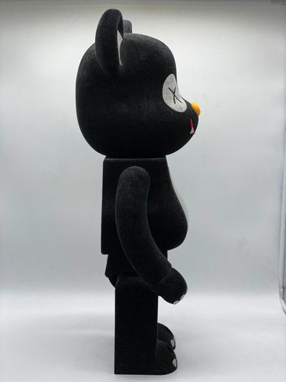 Be@rbrick Be@rbrick 

Roen 1000%, 2009



Figurine en vinyle recouvert de velour

Avec...